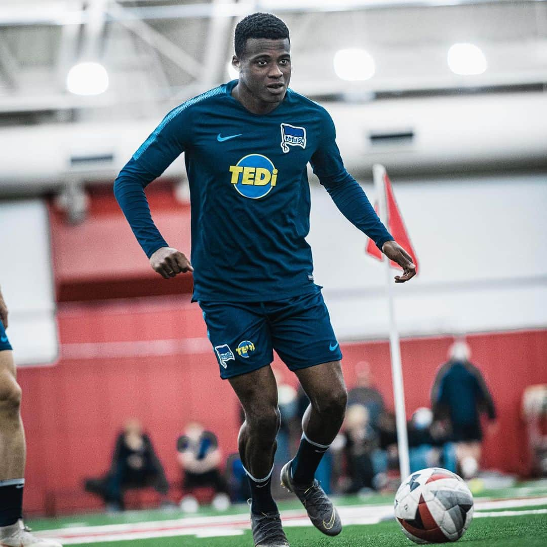 ヘルタ・ベルリンさんのインスタグラム写真 - (ヘルタ・ベルリンInstagram)「⚽️🏈💙 . #training #work #football #soccer #fun #wisconsin #usa #madison #berlin #madbsc #teardownwallstour #hahohe #herthabsc」5月25日 2時50分 - herthabsc