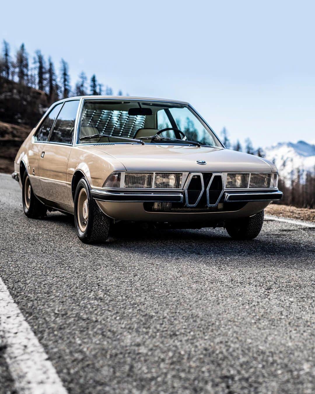 のインスタグラム：「Drawn, developed and lost about 50 years ago. Presenting the recreation of the BMW Garmisch, a show car once designed by Marcello Gandini. #BMW #Garmisch #concorsodeleganza #BMWClassic @concorsodeleganza_vde」