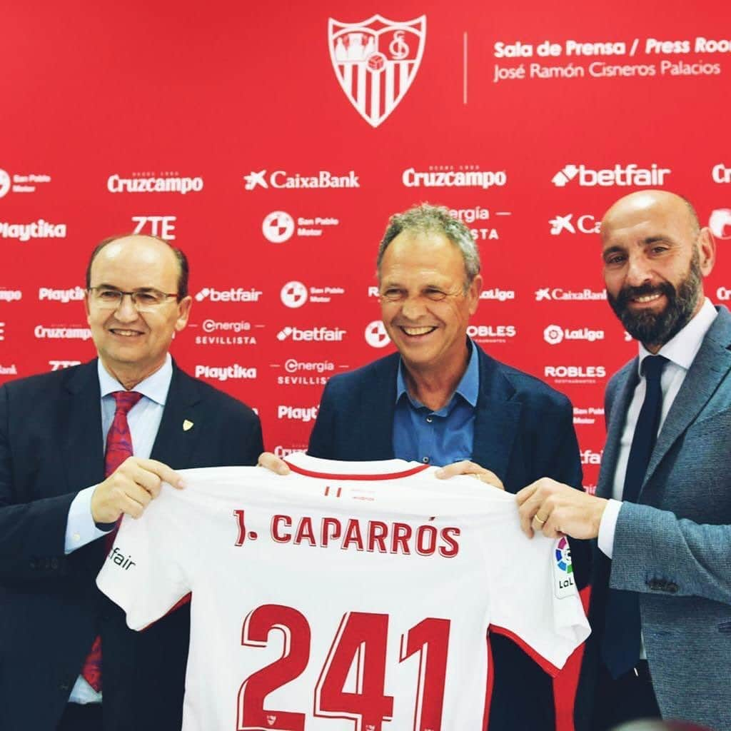 セビージャFCさんのインスタグラム写真 - (セビージャFCInstagram)「GRACIAS ❤️ #WeareSevilla #Mister #vamosmiSevilla」5月25日 3時04分 - sevillafc