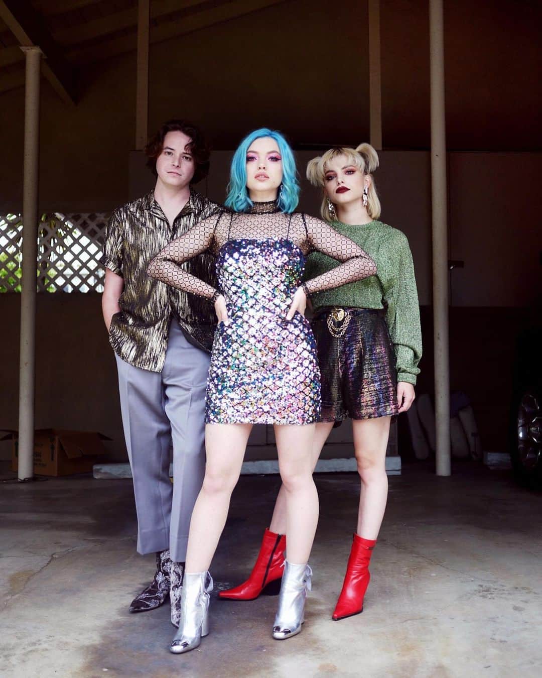 HEY VIOLETのインスタグラム：「so glad y’all are liking the new song✨👀✨ we can’t wait to perform it live next week❤️❤️❤️」