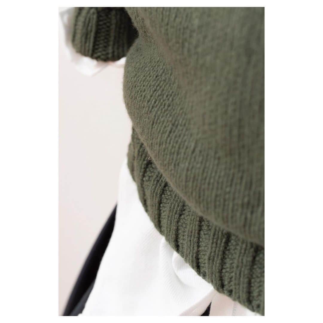 キャベジズ&ローゼズさんのインスタグラム写真 - (キャベジズ&ローゼズInstagram)「Go Green 💚 The Darling Tartan Taffeta Skirt and Bob Blouse (both made just outside of London) look wonderful with our Scottish made Charlotte Aran Sweater👇Tap to shop the Darling Skirt and Bob Blouse which are both 20% off for a limited time in our Flash Sale👇#buynoworcrylater #flashsale #limitedtimeonly #salesalesale #sustainableclothing #madeinlondon #scottishknitwear #tartanskirt #cabbagesandroses #cabbagesandrosesfashion @christina_strutt @cabbagesandroses_shop」5月25日 3時50分 - cabbages_and_roses