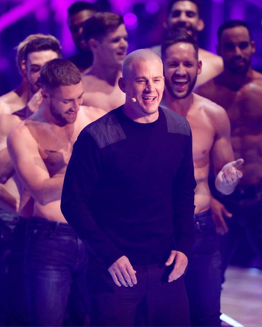 Just Jaredさんのインスタグラム写真 - (Just JaredInstagram)「@channingtatum makes a special appearance with @magicmikelive cast on @germanysnexttopmodel live final! Tap photo link in bio for more!  #ChanningTatum Photos: @gettyimages」5月25日 3時54分 - justjared