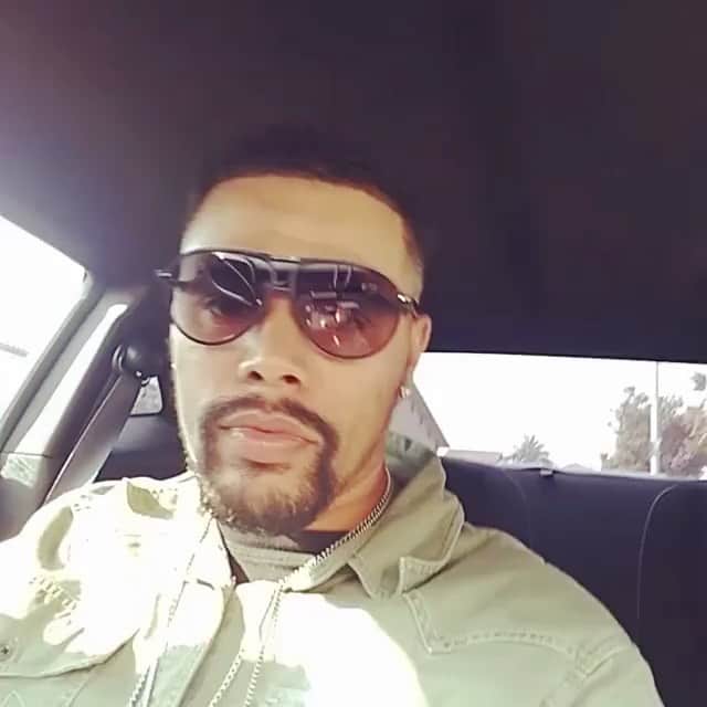 デイミアン・リラードのインスタグラム：「Still have my #4BarFriday community going strong. Lots of under the radar MCs like @b_flossy_408 showing off their 🎙 skills every Friday. The best submissions get highlighted on @4BarFriday and my page. Follow @4BarFriday and tag someone you think should drop 4 Bars each Friday.」