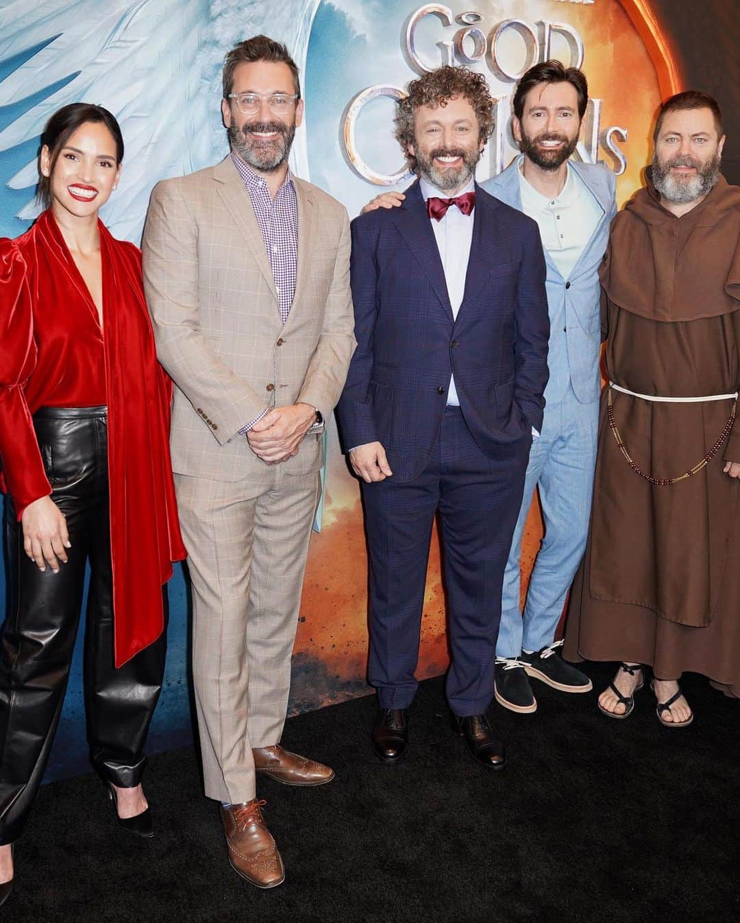 Just Jaredさんのインスタグラム写真 - (Just JaredInstagram)「Jon Hamm with co-stars @adriaarjona @mchshe2 @nickofferman and David Tennant at the premiere of @goodomensprime! Tap photo link in bio for more! #JonHamm #GoodOmens Photos: Instarimages」5月25日 3時57分 - justjared