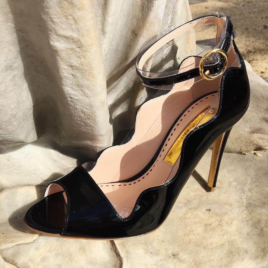 ルパートサンダーソンのインスタグラム：「Meet Chantal | #ShoeLove #PeepToe #ShoeLove #FridayFeet 🖤」