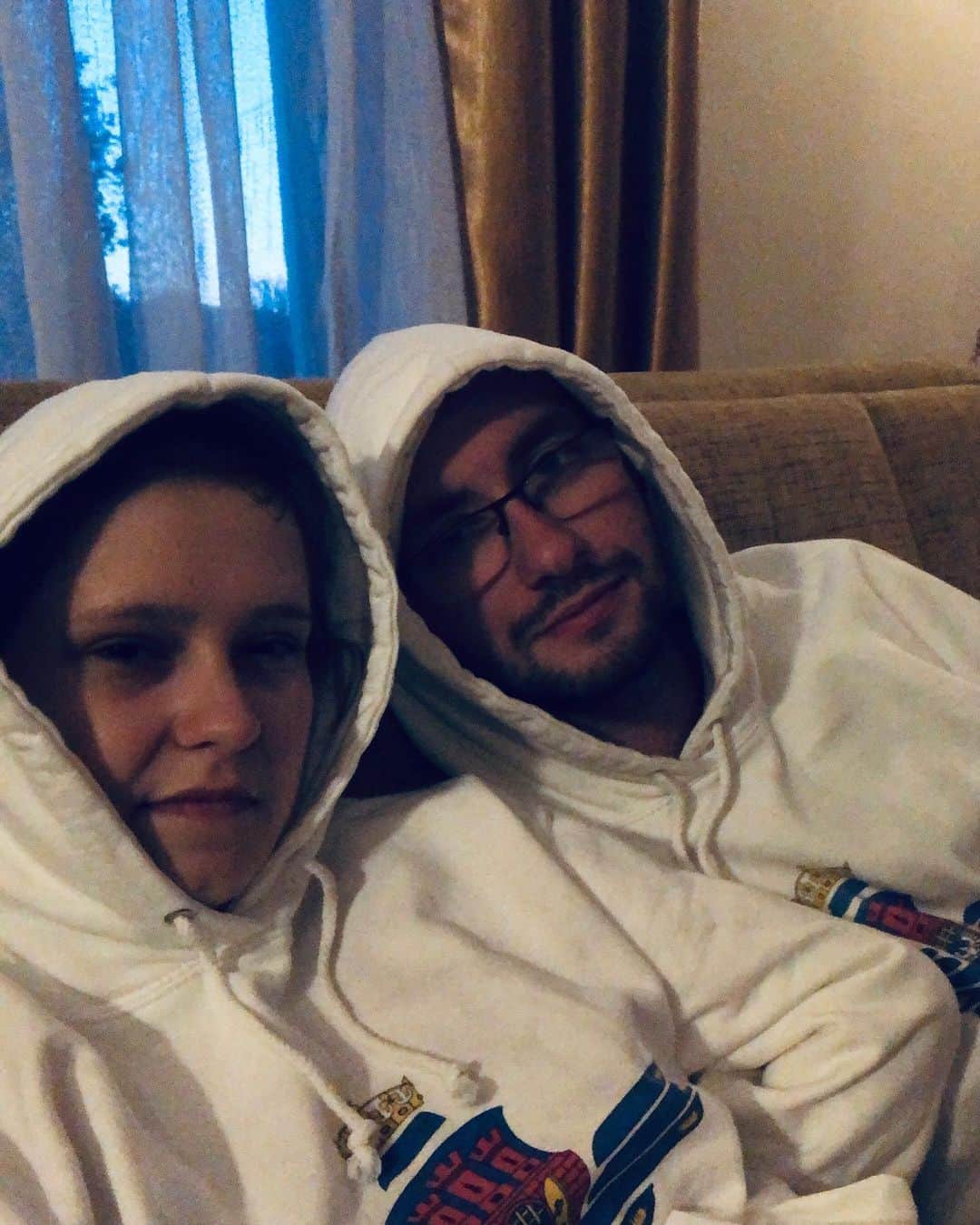 Karolina pekのインスタグラム：「#juk #brotherandsister #familia #parisplatynov」