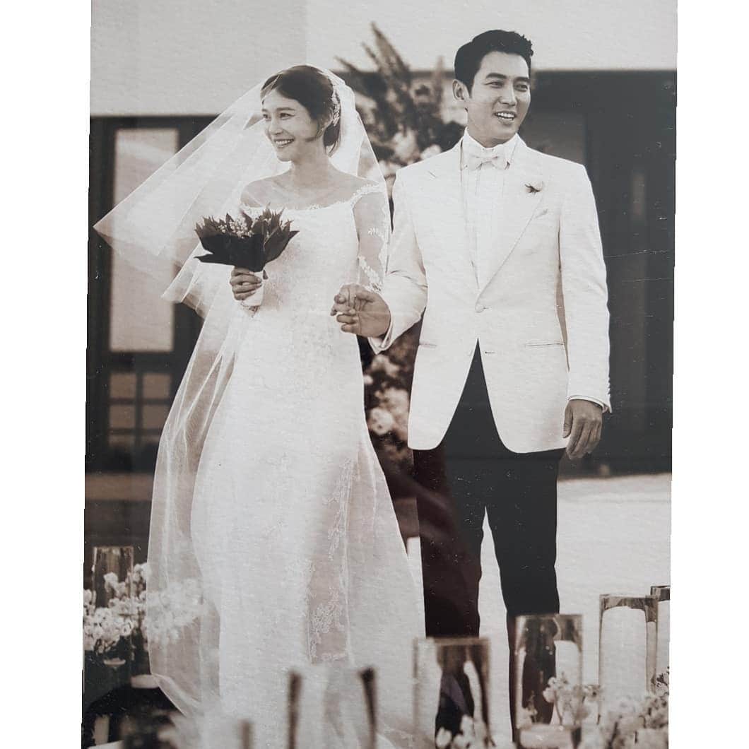 チャ・イェリョンさんのインスタグラム写真 - (チャ・イェリョンInstagram)「2017년5월25일👰🤵 고맙고 사랑해요.  행복하자 우리!❤❤❤」5月25日 15時03分 - chayeryun