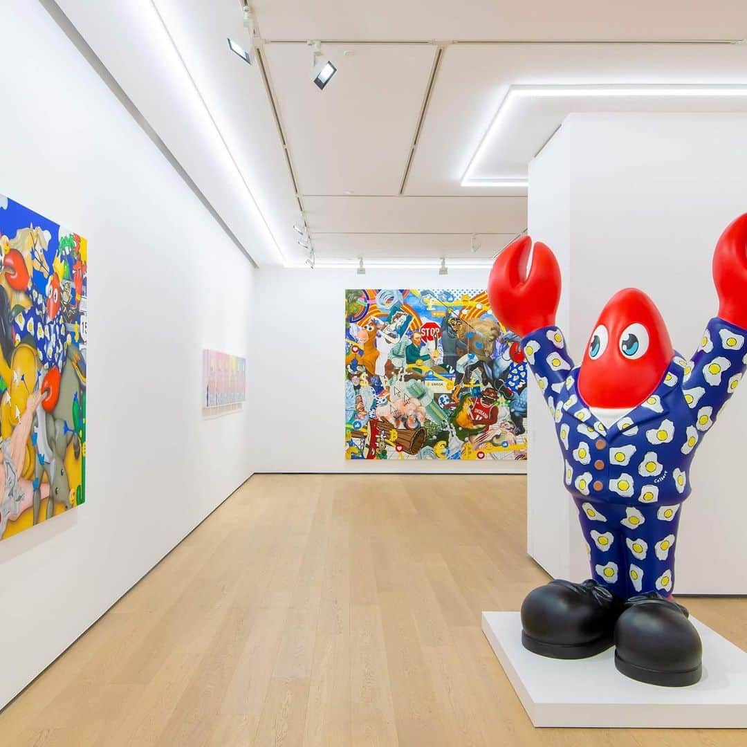 HYPEBEASTさんのインスタグラム写真 - (HYPEBEASTInstagram)「@hypebeastart: London-based artist @philipcolbert is set to present his first solo exhibition in Hong Kong’s @whitestonegallery.official. Entitled “Lobster Land,” Colbert’s cartoon lobster persona is observed on large- and small-scale paintings alongside vinyl figures and a giant float. The presentation is on view until June 28. Photo: Philip Colbert」5月25日 14時59分 - hypebeast