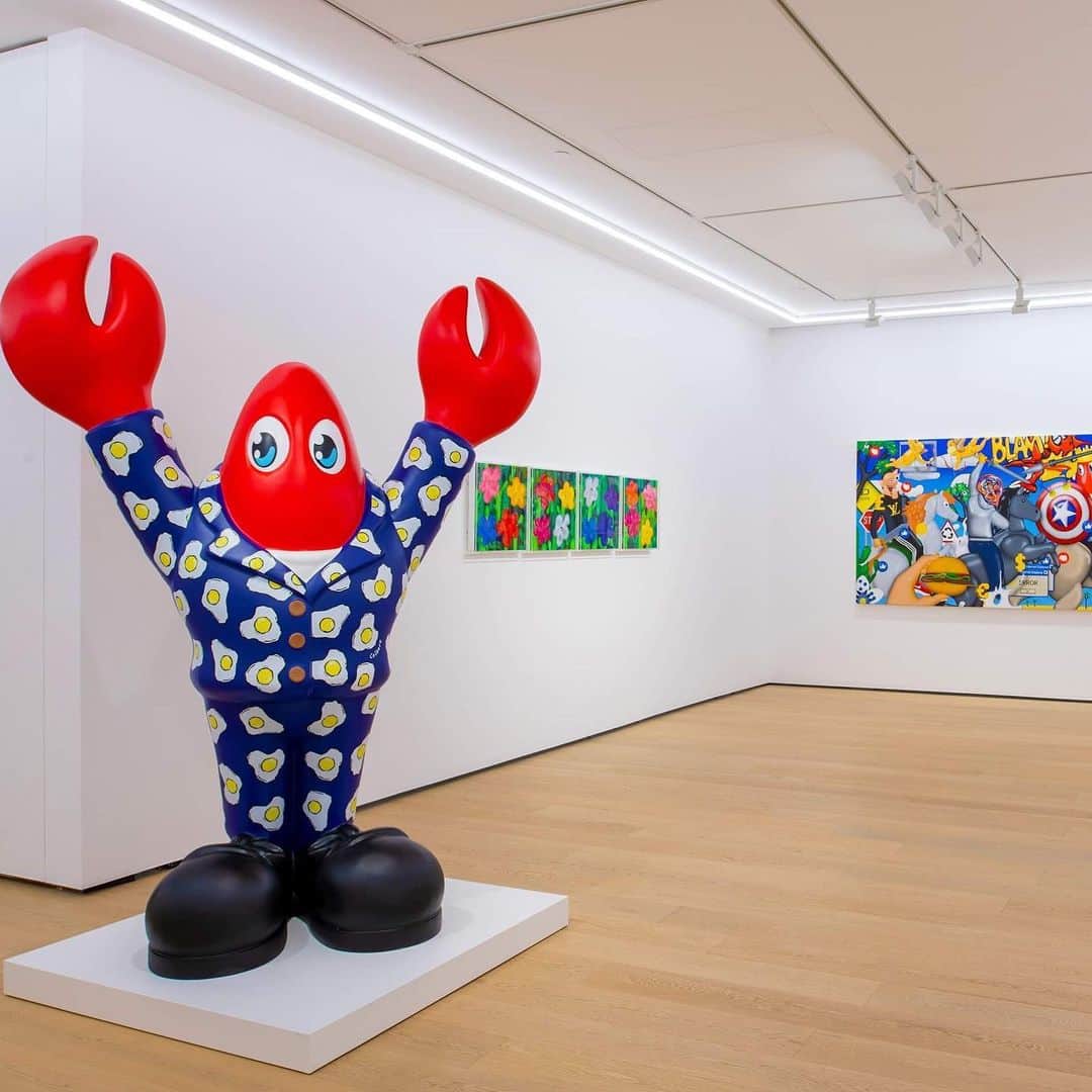 HYPEBEASTさんのインスタグラム写真 - (HYPEBEASTInstagram)「@hypebeastart: London-based artist @philipcolbert is set to present his first solo exhibition in Hong Kong’s @whitestonegallery.official. Entitled “Lobster Land,” Colbert’s cartoon lobster persona is observed on large- and small-scale paintings alongside vinyl figures and a giant float. The presentation is on view until June 28. Photo: Philip Colbert」5月25日 14時59分 - hypebeast
