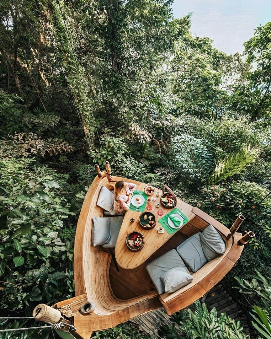 Discover Earthさんのインスタグラム写真 - (Discover EarthInstagram)「What better way to start the day than with an amazing breakfast served by a waiter on a zip line directly on a bamboo pod dangling, meters above ground in Thailand ? 🌴🇹🇭 Who would you love to have breakfast there with ? Tag them ! — 📍#DiscoverCanada — 📸 Photo by @andathousandwords」5月25日 15時01分 - discoverearth