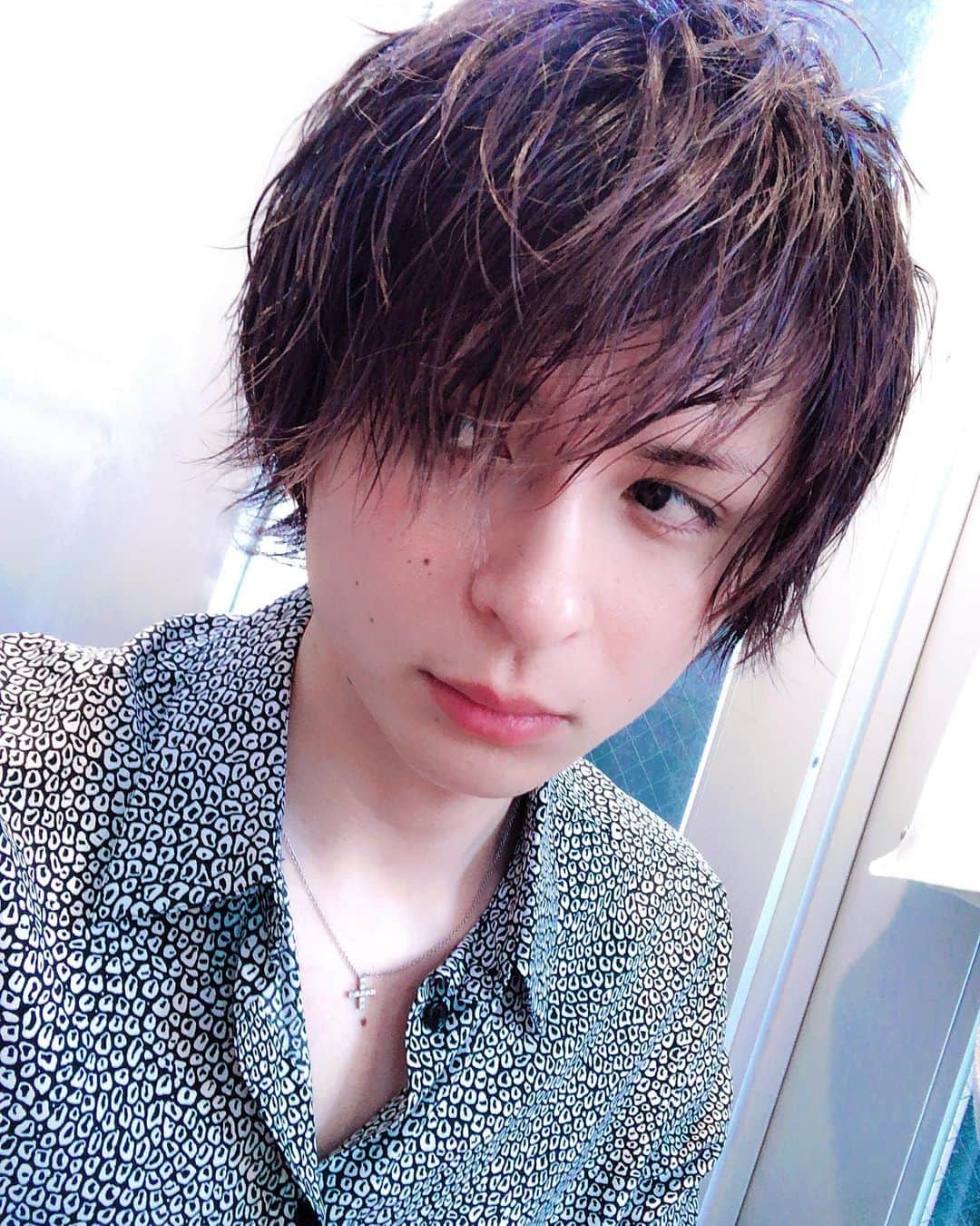 三科光平さんのインスタグラム写真 - (三科光平Instagram)「お風呂上がり風セット🛁 使用したのは #oceantrico の 未発売のスタイリング剤🙋‍♂️ ただドライした髪に揉み込んだだけの1分セット  #お風呂上がり #ぽいだけの #ヘアセット #美容師」5月25日 13時34分 - kohei_mishina