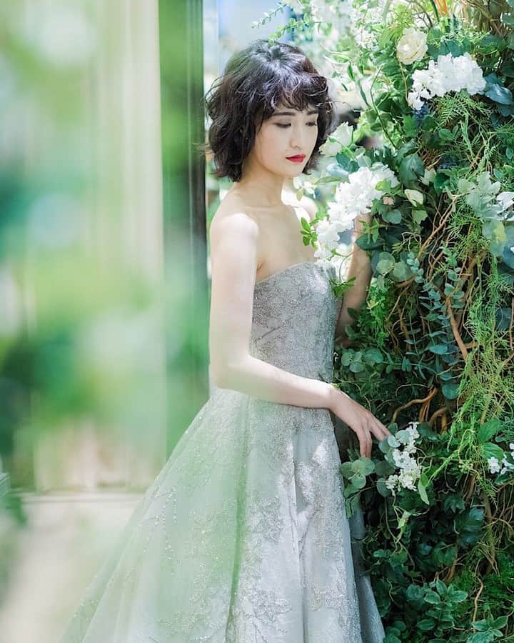 Dresses (ドレッシーズ)さんのインスタグラム写真 - (Dresses (ドレッシーズ)Instagram)「⠀*⠀ 5月に @juno_tenjin× @dresses_weddingdressの撮影にご協力いただいたお客様のコーディネートをご紹介いたします。⠀ *⠀ @sakimaru0526様に素敵に着こなしていただいたのは⠀ @tonyward のウェディングドレス。⠀⠀ *⠀ コーディネートのポイントや詳細は⠀⠀ @dresses_weddingdressホーム画面URLへ。⠀⠀ ----------------------------------------⠀⠀⠀ ウェディングドレス:04-7373⠀ ドレスブランド: @tonyward⠀ *⠀⠀ こちらのドレスは⠀⠀ @juno_weddingdress のドレスです。 ⠀ -----------------------------------------⠀⠀ <お問い合わせ>⠀⠀ 💌@dresses_weddingdress へDM⠀⠀ 📞 0120-791-249⠀⠀ ご試着予約やレンタル価格など、お気軽にお問い合わせください。⠀⠀ -----------------------------------------⠀⠀ *⠀⠀ その他の  @tonywardのドレスは⠀⠀ #tonyward_dresses よりご覧いただけます。⠀⠀ *⠀⠀⠀⠀⠀ プレ花&卒花さまの素敵なお写真をご紹介します✨⠀⠀⠀ 《 #ドレッシーズ花嫁 》を付けて、投稿してくださいね💐⠀⠀ ----------------------------------------⠀⠀⠀ 素敵だと思ったら、写真をダブルタップ✨⠀⠀ *⠀⠀ #ドレッシーズ#トニーワード⠀ ⠀ @dresses_weddingdress ⠀ @juno_tenjin ⠀ @juno_weddingdress ⠀ #試着会イベント_dresses⠀ #寒色系ドレス」5月25日 13時31分 - dresses_weddings