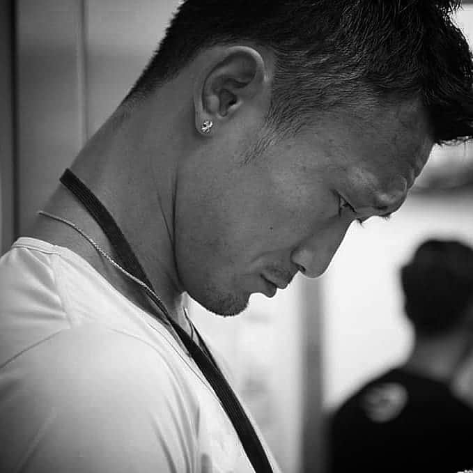 梅野源治のインスタグラム：「試合直前はいろいろなことが頭をよぎる。 たった数分で自分がこれまでやってきたことを判断され、その結果が出る。  #楽しさもあるけど #怖さもある (C)佐藤タケシ」