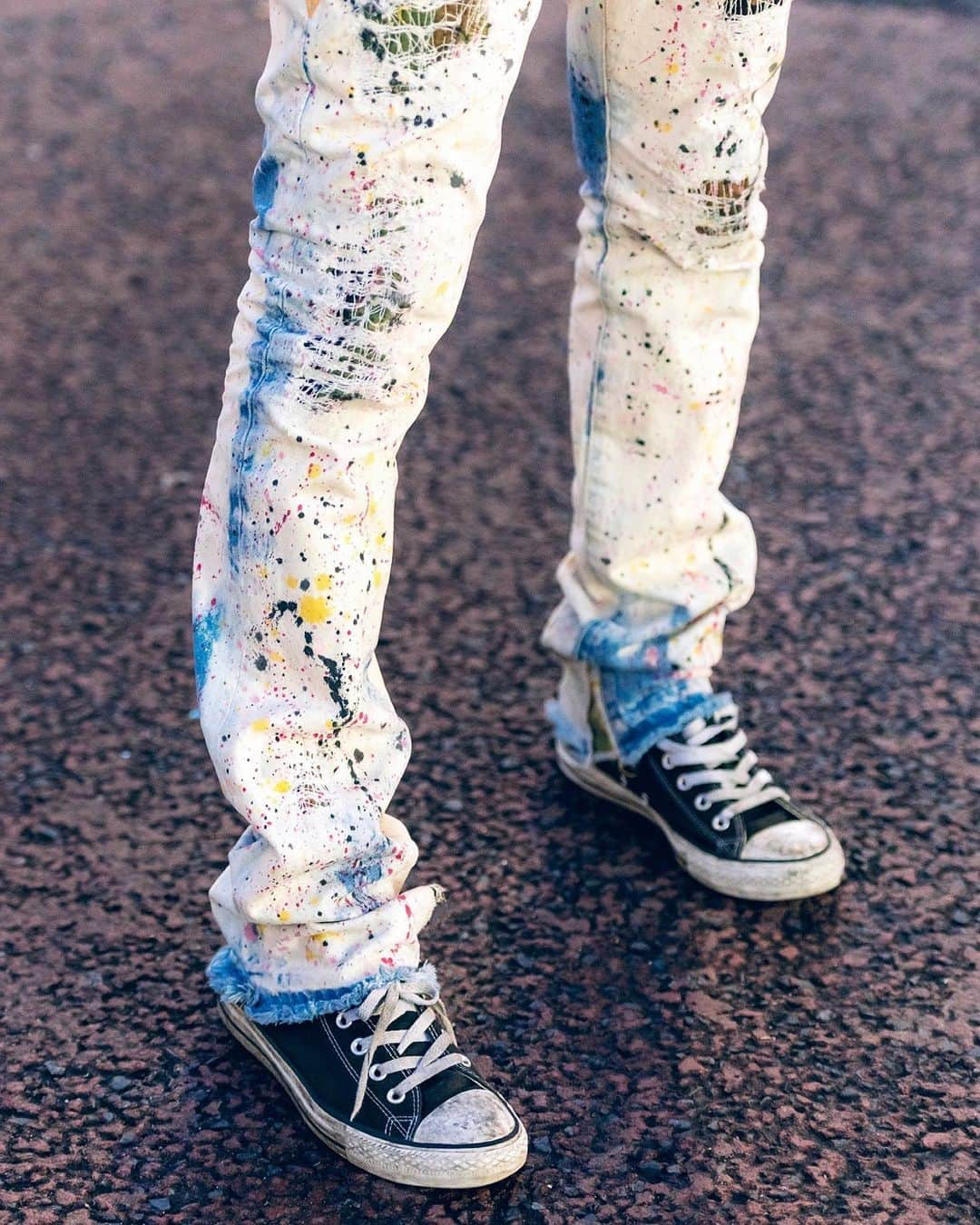 Harajuku Japanさんのインスタグラム写真 - (Harajuku JapanInstagram)「Rapper/musician/fashion designer/video producer @Gab3 on the street in Harajuku wearing a face mask with a military style jacket, paint splattered pants and sneakers. His outfit includes items by Vlone, Beams, Converse (sneakers), and Vivienne Westwood (bag).」5月25日 13時38分 - tokyofashion