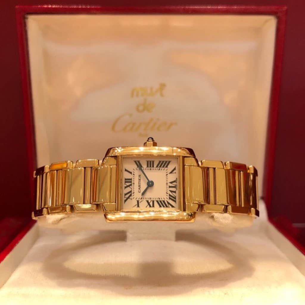 HIROBさんのインスタグラム写真 - (HIROBInstagram)「【池袋ルミネ】  Vintage Cartier Tank Francaise  18kのブレスレットが入荷いたしました！ 重厚感と、唯一無二な存在が手元を彩ってくれます。 ¥1,000,000+TAX  18kyg/Quartz/非防水 16003890-850330  #cartier#tank#francaise#vintage #watch#fashion#baycrews#hirob#ヒロブ#池袋ルミネ#カルティエ#タンク#腕時計くら部」5月25日 13時45分 - hirob.jp