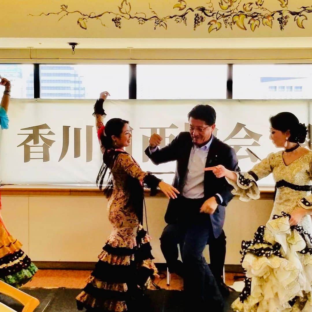 平井卓也さんのインスタグラム写真 - (平井卓也Instagram)「令和元年度香川日西協会総会後の懇親会に参加させていただきました。在京スペイン大使館からアントニオ・デオリー文化参事官にも出席いただいて懇親会は盛り上がりました。松田会長をはじめ会員の皆さん、フラメンコスタジオの皆さん、これからも両国の友好親善のためによろしくお願いします。#平井卓也 #香川日西協会」5月25日 13時48分 - hiratakuchan0125