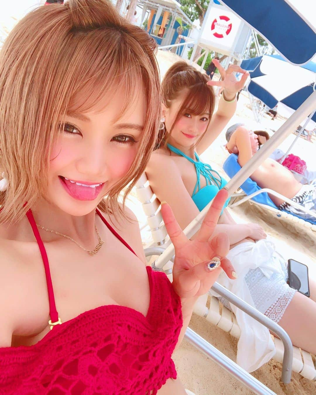 みもれもんさんのインスタグラム写真 - (みもれもんInstagram)「夏が大好きだ🏝🌺🐚 ・ ・  #みもまお #party #沖縄 #okinawa  #ナイトプール #プール #naturalbeautycamp #沖縄ビューティーキャンプ #ナチュラルビューティーキャンプ #キレイモ #ファインダー越しの世界  #みもれ #summer」5月25日 14時06分 - mimore_mon0929