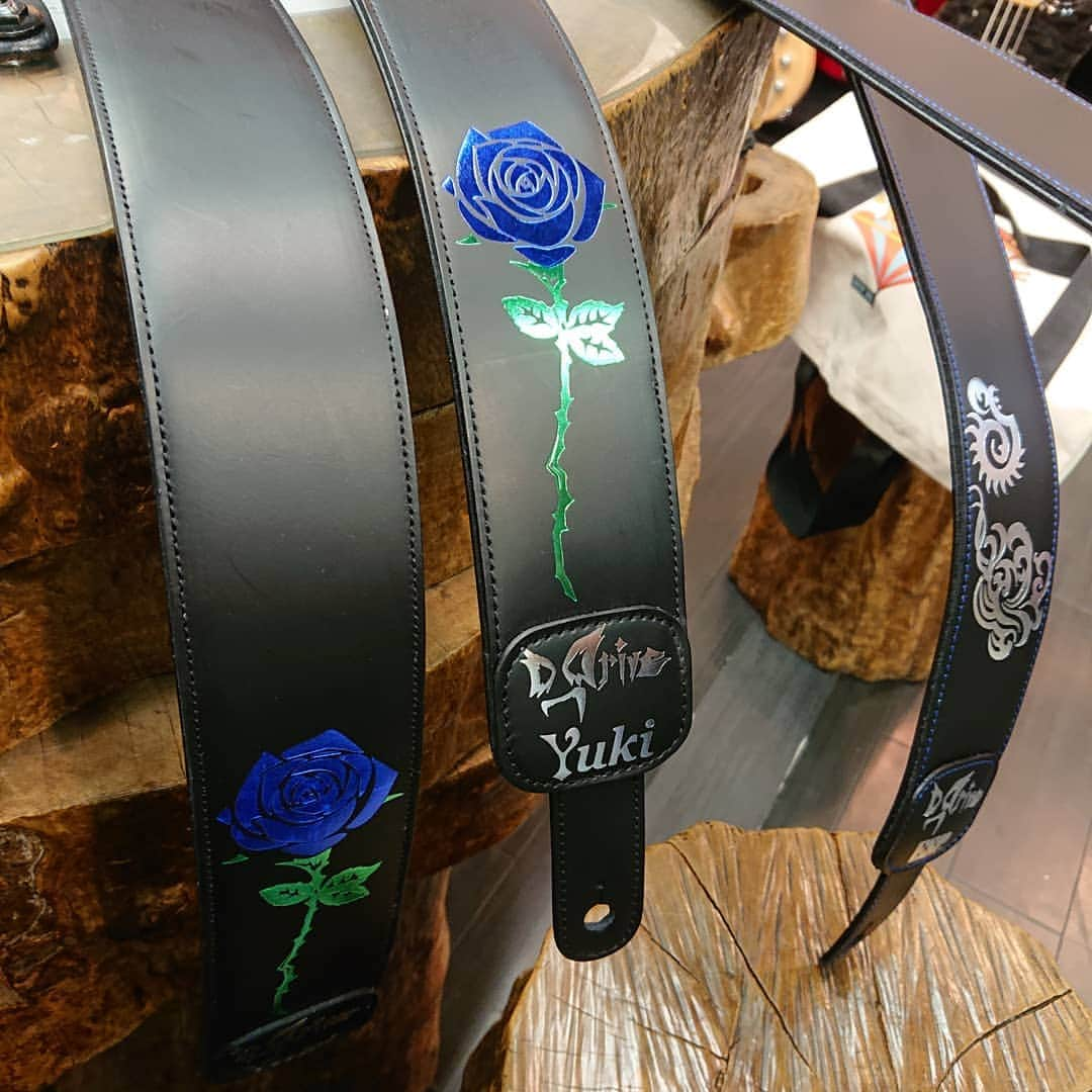 Yukiさんのインスタグラム写真 - (YukiInstagram)「ESP made my original guitar straps🙌 Thank you so much!! #esp #D_Drive #yuku #guitar #straps」5月25日 14時13分 - d_drive_gt_yuki