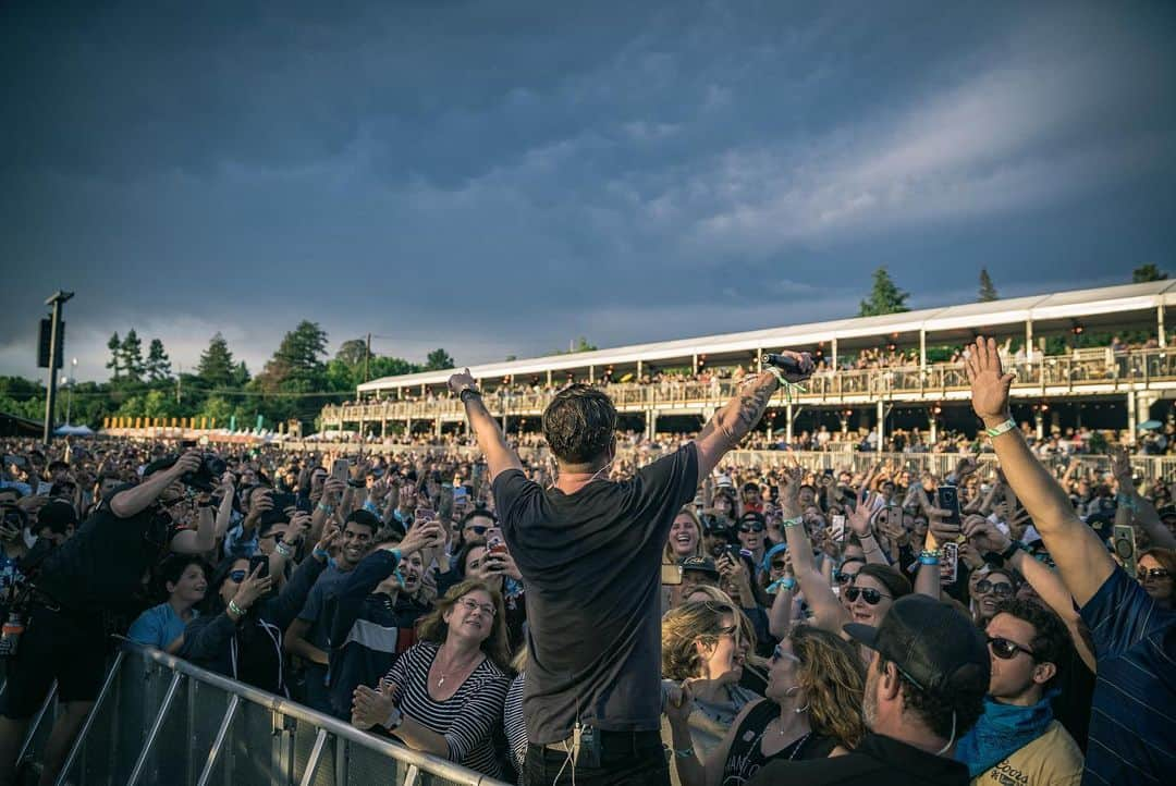 OneRepublicさんのインスタグラム写真 - (OneRepublicInstagram)「Bottlerock was insane! Thanks for hanging out tonight. 🙏 #bottlerock」5月25日 14時17分 - onerepublic