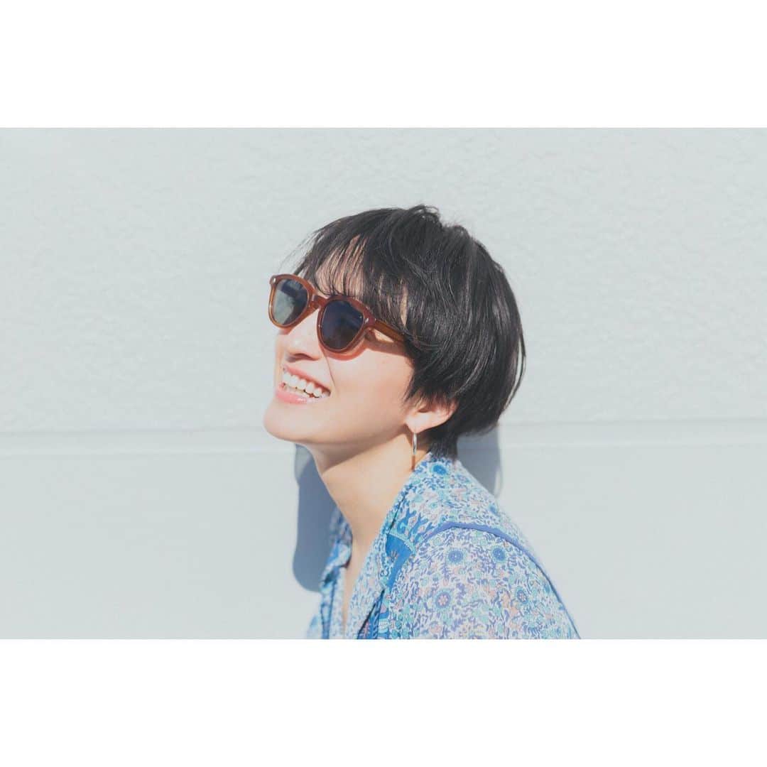 高山都さんのインスタグラム写真 - (高山都Instagram)「暑いー。 今年初の冷房をつけました。 夏みたいだなー🌞 @fraumagazine で連載中の #高山都のゆるごこちlife  今回のテーマは紫外線対策です。 オススメの日焼け止めや、サングラス、帽子を紹介しています。 photo @nobukikawaharazaki  hairmake @chikasuzuki1  writing @nahoo.sotomee  edit @chikayo_st  ワンピースは @_ancientala_ で私物。 🕶は @ayame_id  最後の2枚はオフショットだけど、お気に入り♡」5月25日 14時48分 - miyare38