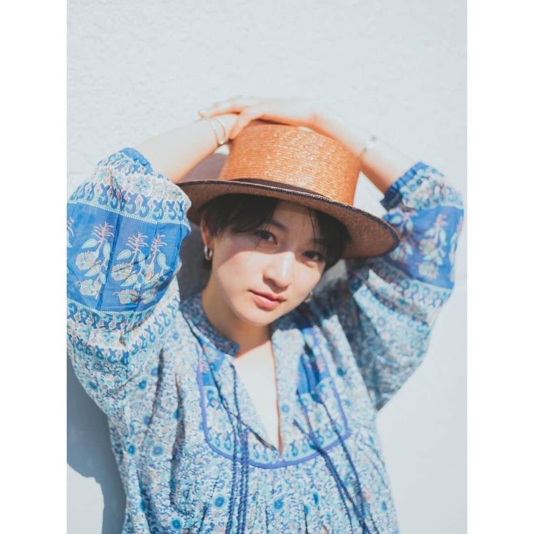 高山都さんのインスタグラム写真 - (高山都Instagram)「暑いー。 今年初の冷房をつけました。 夏みたいだなー🌞 @fraumagazine で連載中の #高山都のゆるごこちlife  今回のテーマは紫外線対策です。 オススメの日焼け止めや、サングラス、帽子を紹介しています。 photo @nobukikawaharazaki  hairmake @chikasuzuki1  writing @nahoo.sotomee  edit @chikayo_st  ワンピースは @_ancientala_ で私物。 🕶は @ayame_id  最後の2枚はオフショットだけど、お気に入り♡」5月25日 14時48分 - miyare38