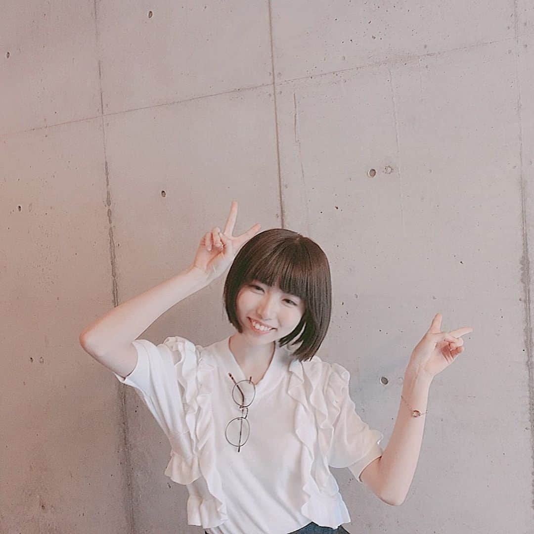 百合香（yurika）のインスタグラム：「いつもお世話になっている表参道のTHE GLOBESさんの阿部さんにカラーカットしていただきました！ショートボブです💇‍♀️ 重くなく軽めな印象にして頂きました。その人に合ったカットをいつもしてくださいます！ 美容室どこ行こうか悩んでる方は是非行ってみてくださいね🙆‍♀️ #ショートボブ #表参道 #theglobes #ボブヘアー」