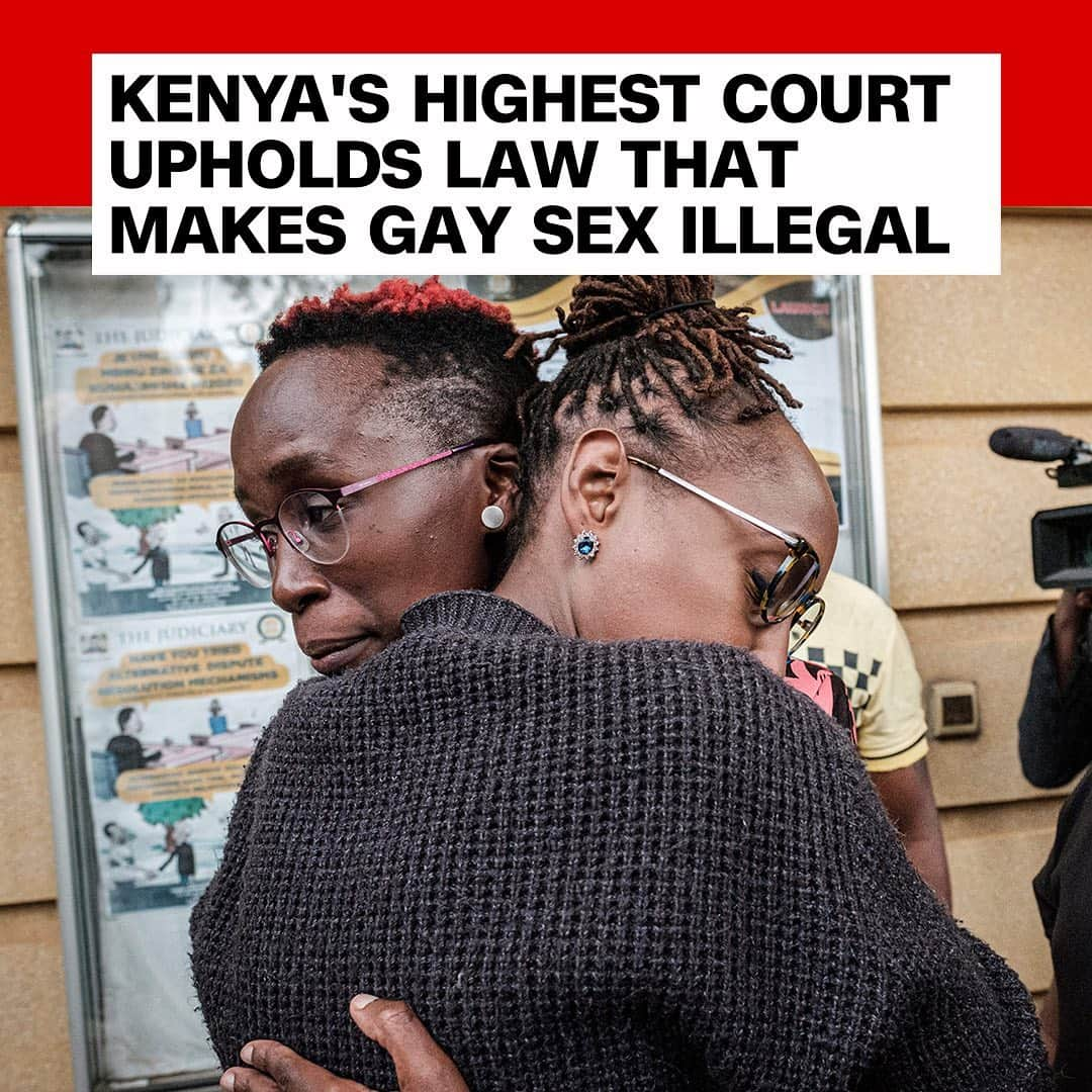 CNNさんのインスタグラム写真 - (CNNInstagram)「In a blow to LGBTQ rights, Kenya's highest court ruled Friday that a colonial-era law banning same-sex relations should remain in place. Anyone found engaging in same-sex relationships could face up to 14 years in prison. Kenya is not alone in its decision — 38 of 55 African countries have laws that make it illegal to be gay, and it’s punishable by death in Somalia and South Sudan. (📸: Yasuyoshi China/AFP/Getty Images)」5月25日 5時59分 - cnn