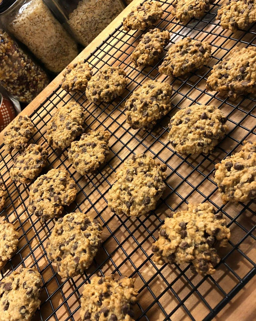 アンナ・シルクさんのインスタグラム写真 - (アンナ・シルクInstagram)「Sam, Levi and @kccollinsworld favorite cookies:)」5月25日 6時09分 - anna.silk