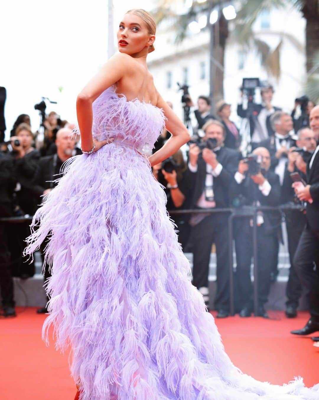 エルザ・ホスクさんのインスタグラム写真 - (エルザ・ホスクInstagram)「thank you Cannes for all the magic 🌹In custom @albertaferretti ❤️❤️ and @nigoratabayer jewels」5月25日 6時03分 - hoskelsa