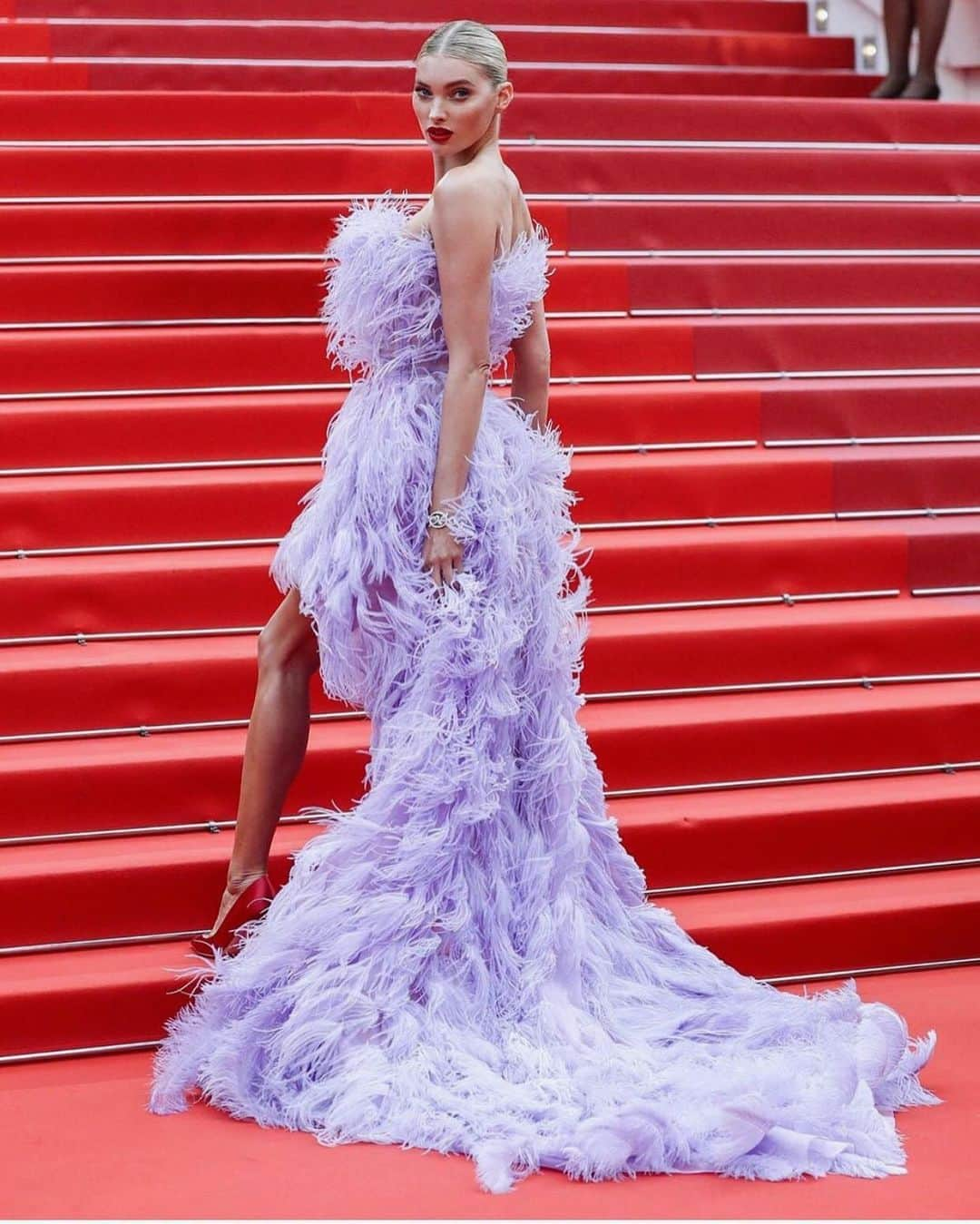 エルザ・ホスクさんのインスタグラム写真 - (エルザ・ホスクInstagram)「thank you Cannes for all the magic 🌹In custom @albertaferretti ❤️❤️ and @nigoratabayer jewels」5月25日 6時03分 - hoskelsa