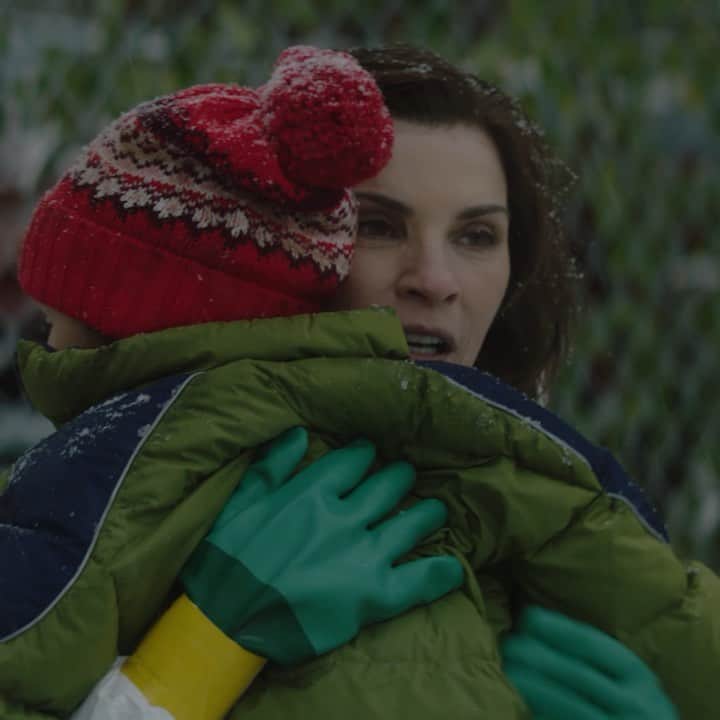 アメリカン・ブロードキャスティング・カンパニーのインスタグラム：「The Hot Zone, starring Golden Globe winner Julianna Margulies, tells the terrifying story of when the Ebola virus landed on U.S. soil in 1989. Watch the series premiere Monday at 9|8c over on @natgeochannel. #HotZone」