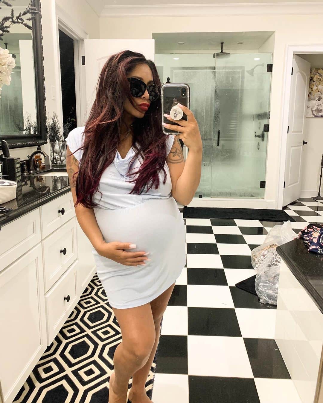 ニコール・ ポリッツィのインスタグラム：「@thesnookishop #MaternityLooks」