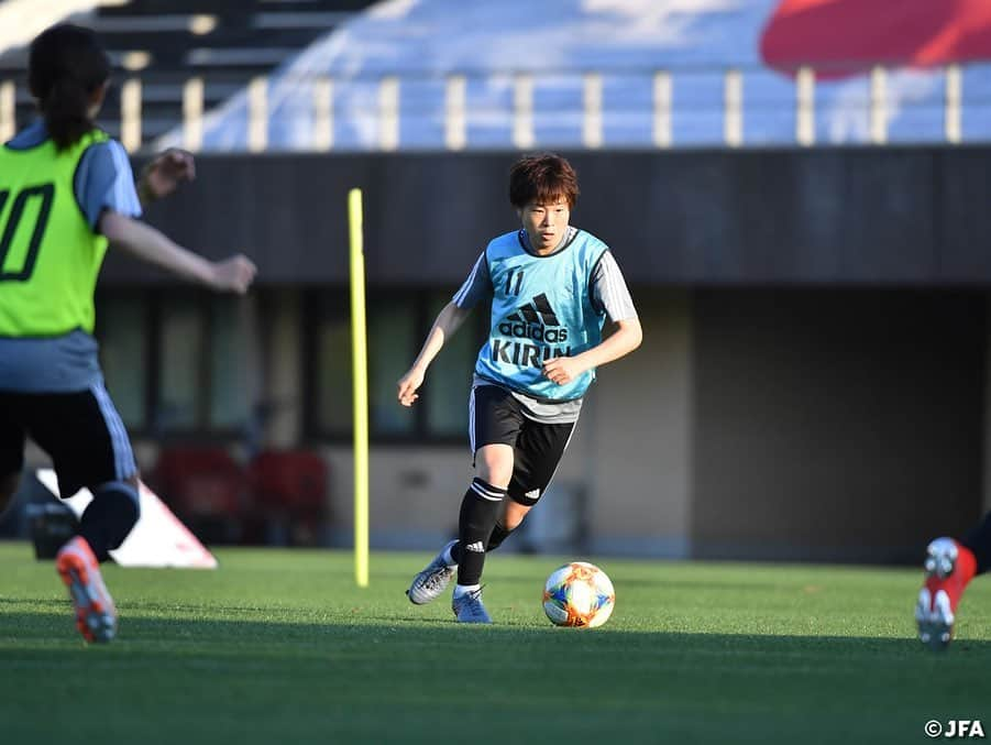 日本サッカー協会さんのインスタグラム写真 - (日本サッカー協会Instagram)「#なでしこジャパン 国内合宿3日目の5/24(金)は午前・午後の二部練習を実施！午後にはハーフコート10対10のゲーム形式でのトレーニングを行うなど、あと17日後に迫ったワールドカップ初戦に向けて調整しました！ ・ ＜FIFA女子ワールドカップフランス2019＞ なでしこジャパン🇯🇵試合日程  6/10 25:00 vsアルゼンチン🇦🇷 6/14 22:00 vsスコットランド🏴󠁧󠁢󠁳󠁣󠁴󠁿 6/20 04:00 vsイングランド🏴󠁧󠁢󠁥󠁮󠁧󠁿 📺フジテレビ系列、NHK BS、J SPORTSで生中継！ ・ #nadeshiko #世界のなでしこ #なでしこジャパン#FIFAWWC」5月25日 6時29分 - japanfootballassociation