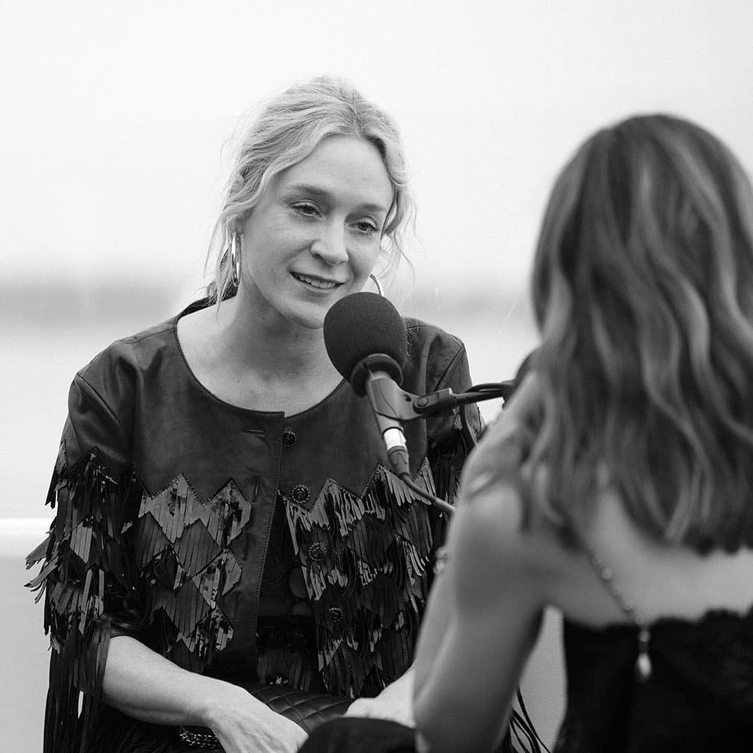 シャネルさんのインスタグラム写真 - (シャネルInstagram)「#CHANELinCannes — in the latest 3.55 podcast series recorded during #Cannes2019, host Audrey Diwan discusses the first time Margot Robbie, Marion Cotillard, Valerie Pachner, Lukas Dhont and Chloé Sevigny experienced the Cannes Film Festival. Now playing on Apple Podcasts and Spotify. #CHANEL  #CHANELinCinema @margotrobbie #MargotRobbie @marioncotillard #MarionCotillard #ValeriePachner @lukasdhont #LukasDhont @chloessevigny #ChloeSevigny @audrey.diwan #AudreyDiwan」5月25日 6時34分 - chanelofficial