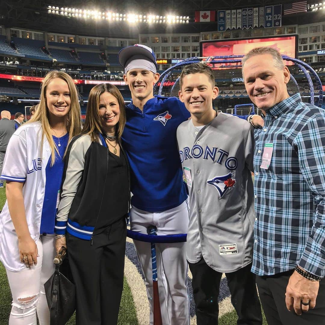 トロント・ブルージェイズさんのインスタグラム写真 - (トロント・ブルージェイズInstagram)「The Biggio family is in the house 💙 #LetsGoBlueJays」5月25日 6時44分 - bluejays