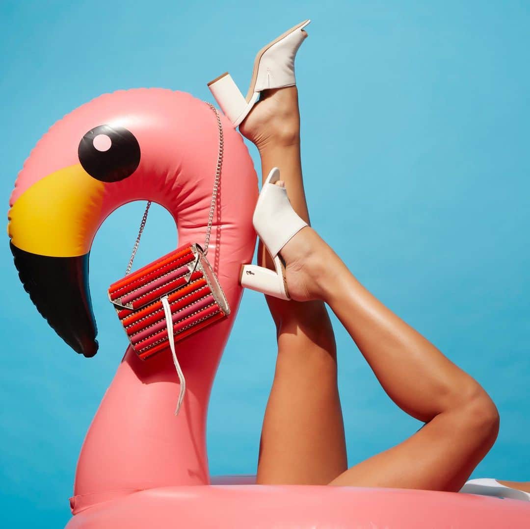 サムエデルマンのインスタグラム：「weekend vibes 🙌🏼 our Orlie Mule and Hallie Bag」