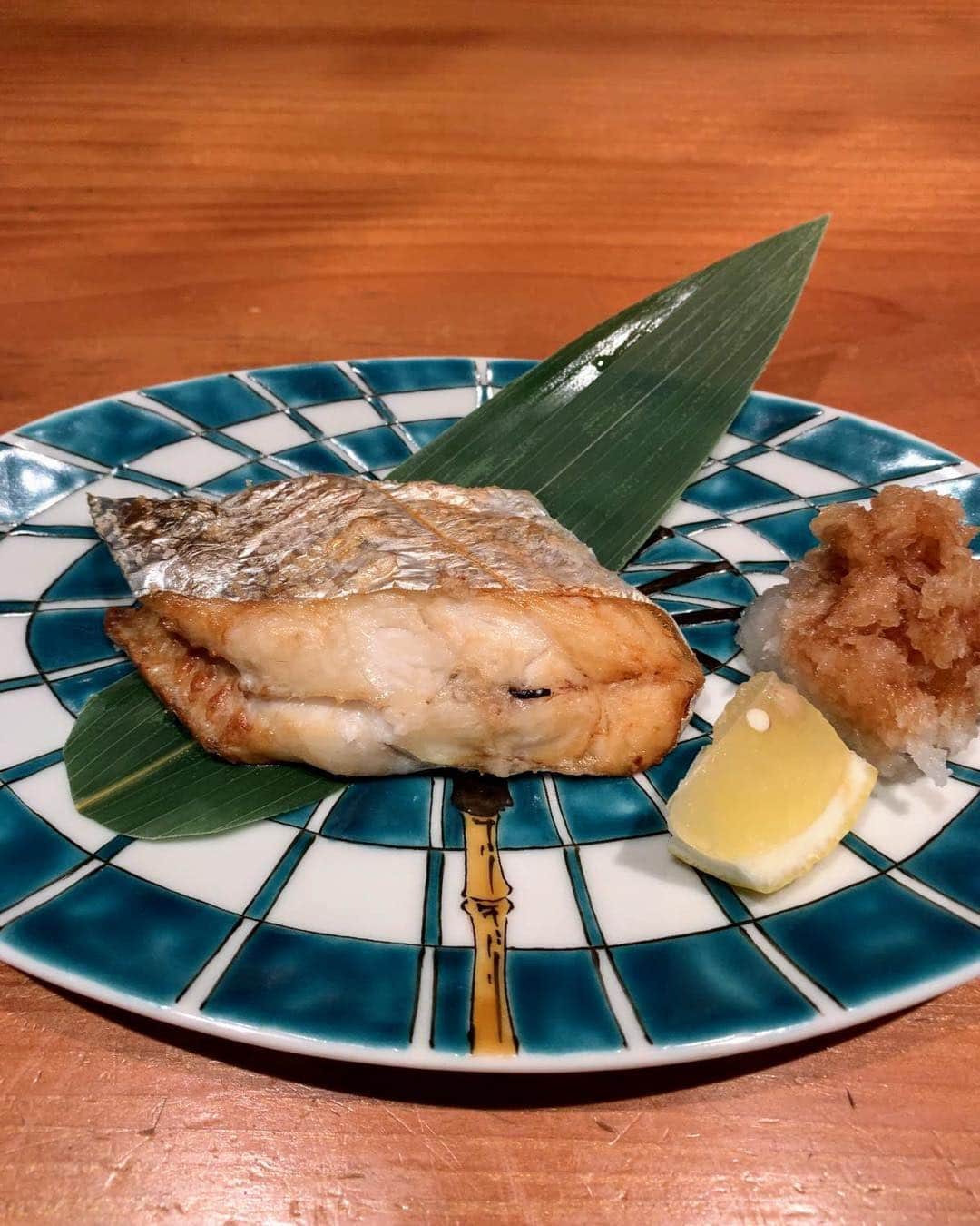 mori_no_tsukueさんのインスタグラム写真 - (mori_no_tsukueInstagram)「太刀魚好き😋 淡白な風味の太刀魚は塩焼きが１番 @築地魁」5月25日 6時54分 - mori_no_tsukue