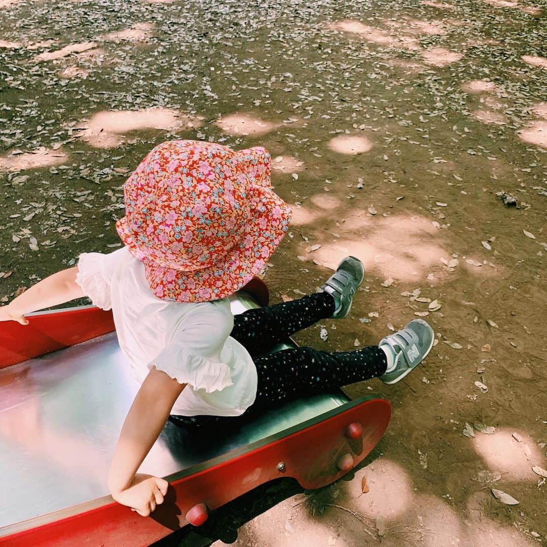 水嶋ヒロさんのインスタグラム写真 - (水嶋ヒロInstagram)「暑い‥☀︎ #娘 #daughter #park #lovebeingadad #blog」5月25日 6時56分 - hiro_mizushima_official