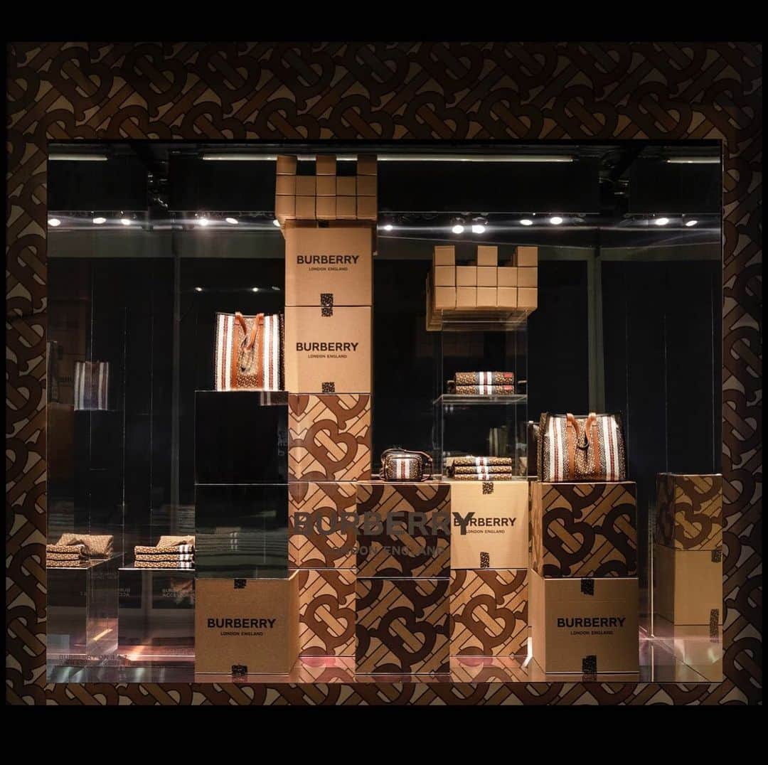 Saks Fifth Avenueさんのインスタグラム写真 - (Saks Fifth AvenueInstagram)「Experience the @burberry TB Monogram Collection created by Thomas Burberry, reimagined by @riccardotisci17. Make sure to stop by our NY Flagship windows this weekend.」5月25日 6時57分 - saks