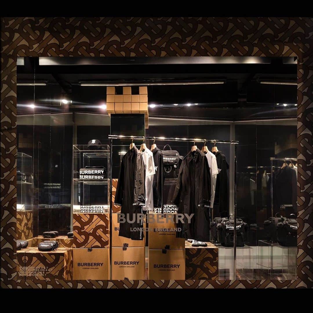 Saks Fifth Avenueさんのインスタグラム写真 - (Saks Fifth AvenueInstagram)「Experience the @burberry TB Monogram Collection created by Thomas Burberry, reimagined by @riccardotisci17. Make sure to stop by our NY Flagship windows this weekend.」5月25日 6時57分 - saks