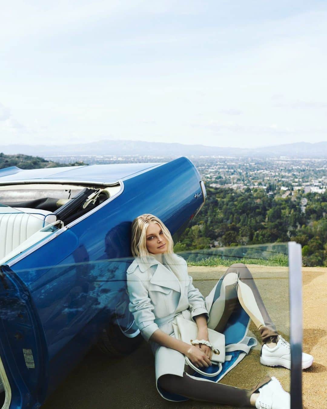 ジェシカ・スタムのインスタグラム：「At the end of the road is the beginning of a new adventure.  @harpersbazaarcz by @andreasortnerstudio @jkapounova @feesteinvorth」