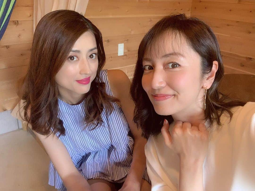 小沢真珠さんのインスタグラム写真 - (小沢真珠Instagram)「昨日は久しぶりにあっことお仕事でした♪  #あっこ #矢田亜希子ちゃん #旧友 #バラエティ #ロケ #真夏日 #小沢真珠 #詳細はまたお知らせします」5月25日 7時21分 - maju_ozawa