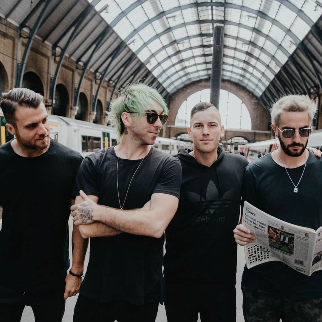 All Time Lowのインスタグラム：「Breaking News: The World’s on Fire but Everything is Fine. (Slam Dunk tomorrow!) 📸: @ashleyosborn」