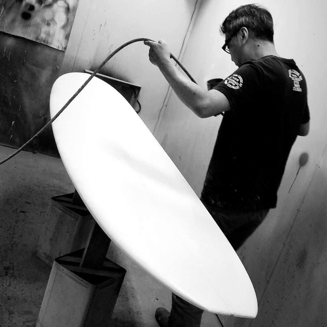 remi kunokiのインスタグラム：「スクールのときより、スクール前の方が 怖かった… ガツンと言われて、そんなことも出来ない自分に悔し泣き…  このもう少しから先がなかなか進まない。  ロングもショートも難しいすぎ…  #スクール#サーフィンのある生活 #もっとサーフィンしないとだめだ」