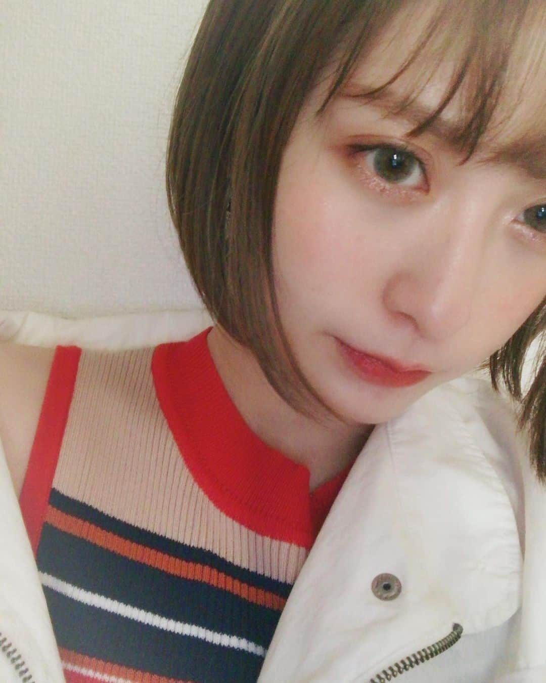 renさんのインスタグラム写真 - (renInstagram)「・ ・ おーはようございます🕊 今日は全国的に熱いみたいだから 皆さん気をつけてください！ ・・ レンズ紹介 最近はアイシャドウをしっかり 使うことにハマっているから レンズも少し発色のあるものをチョイスしてる☺︎ #カラーマジョリティー #カラマジョ #ソルベージュミント #カラーコンタクト #カラコン #れんのカラコン ・ ・」5月25日 7時44分 - _reeen_