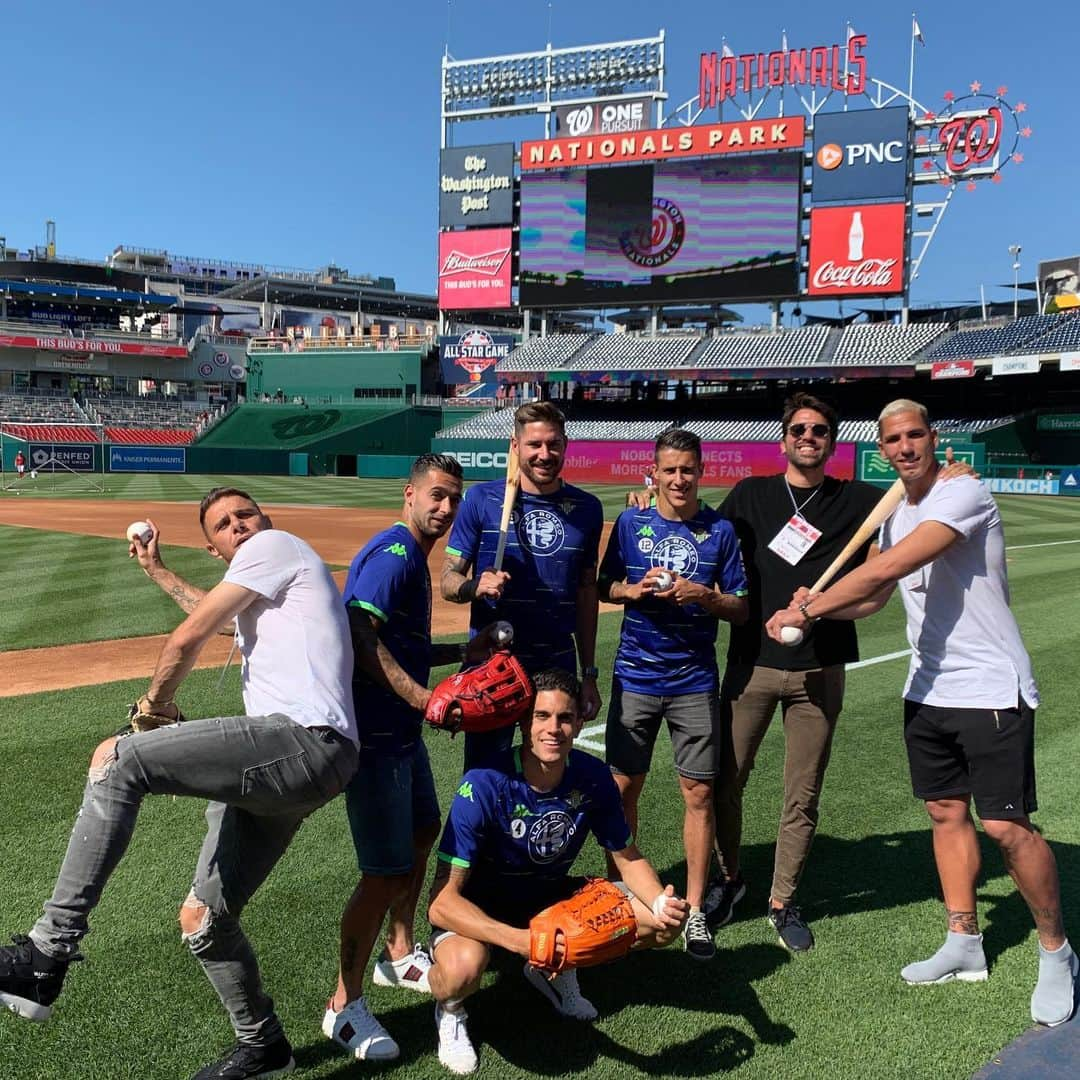 ホアキン・サンチェスさんのインスタグラム写真 - (ホアキン・サンチェスInstagram)「Gracias @nationals por esta bonita  experiencia vivida hoy. @realbetisbalompie 🤗💚 #mushobetis #nationals #washintong」5月25日 8時02分 - joaquinarte