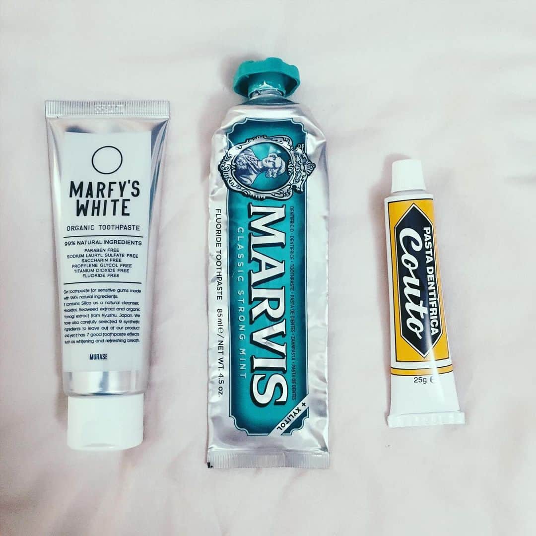 Yu-kiのインスタグラム：「Toothpasteってかわいいな🧡左のは日本製でオーガニック◎お馴染みのMARVISはイタリアのスーパーで激安だった🙈右のはポルトガルで見た目可愛かったから買ったやつ🙌🏻いろんな国の歯磨き粉使ってみよ〜#toothpaste#marvis」