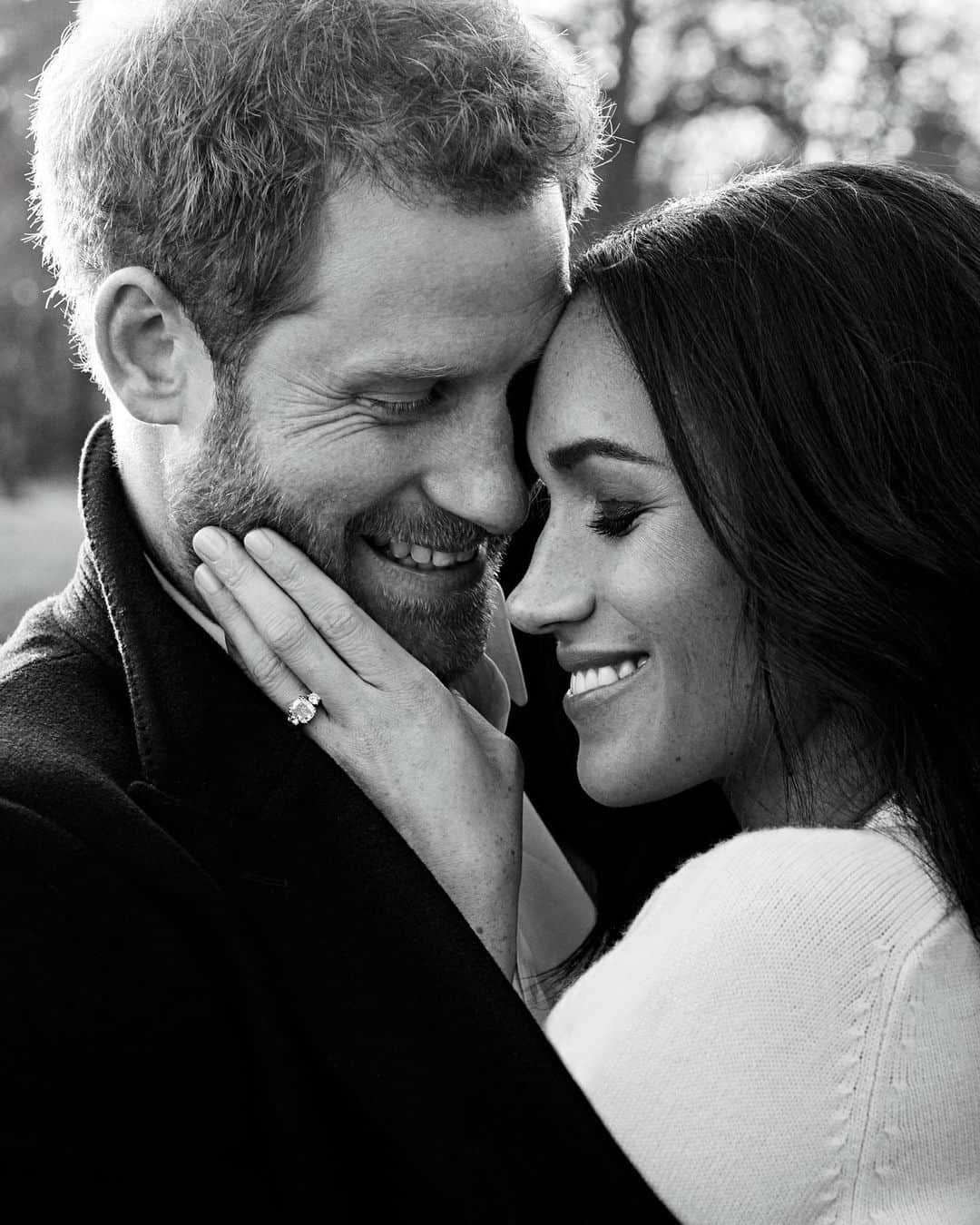 Vogue Australiaさんのインスタグラム写真 - (Vogue AustraliaInstagram)「“There is this black and white shot where they’re cuddling and she was wrapped up in his jacket. I remember it was the last shot of the day and the light was going down. He was wearing this big overcoat and I said: ‘Wrap her up in your jacket. Turn around so you’re facing each other.’ The hairs went up on the back of my neck as I was taking the pictures,” royal photographer #AlexiLubomirski recalls of capturing #PrinceHarry and #MeghanMarkle’s engagement portraits. “She looked up at him and they were giggling and the ring came out of the jacket, and I was snapping and I’m like: ‘Yes, yes, yes, this is amazing. This is it.’ I think they were laughing at my over-ecstatic behaviour and then again they were giggling with each other – they get in their own little world.” Hit the link in the bio to read more about the photoshoot in December of 2017. 📸 @alexilubomirski」5月25日 8時03分 - vogueaustralia