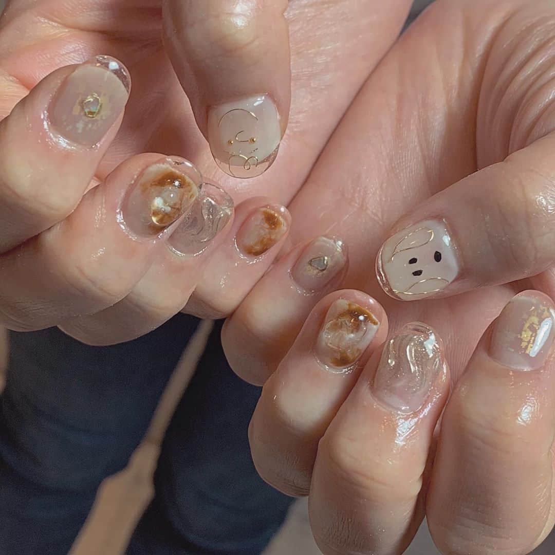 MERYさんのインスタグラム写真 - (MERYInstagram)「. シンプルで定番なのに、他の人とは何かが違う。そんなセンスのあるネイルに憧れませんか？ . 『YUIKA YONEHARA @yuikaaanails 』さんのアカウントでは、やってみたくなるようなお洒落なネイルデザインが沢山紹介されています！季節やイベントに合わせて、様々なネイルデザインを楽しんで♡ . MERYでは他にも「かわいい」に近づくさまざまな情報を発信しています。 @mery.beauty コスメ・美容に特化した情報をお届け♡ @mery_spot 話題のカフェやお出かけスポットをご紹介！ こちらもぜひチェックしてみてください！ . . photo by @yuikaaanails . #MERY #regram #instagram #instanail #nail #naildesign #gelnail #handnail #pink #nailart #네일스타그램 #左右非対称ネイル #ちぐはぐネイル #スヌーピー #クリアネイル #個性派ネイル #ニュアンスネイル #パステルネイル #ピンクネイル #ミラーネイル #ネイルデザイン #手描きネイル #手描きアート #ネイルサロン #ハンドネイル #ジェルネイル #お洒落 #お洒落さんと繋がりたい #MERY女子 #メリー」5月25日 8時00分 - mery.jp