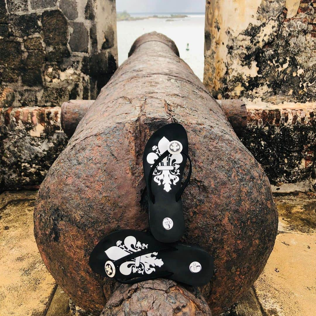 ガールトゥードアーズダウンのインスタグラム：「Puerto Rico Cannon Shop now www.gtdd.com #puertorico #castle #cannon #cannonbeach #warcannon #oldsanjuan #beach #cross #fleurdelys #gtd #gtdd #shopnow #summer #tropical #blackflipflops #」